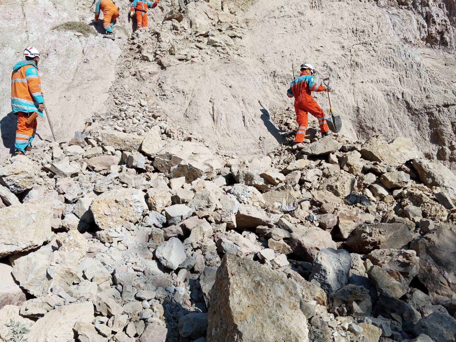 Caída de rocas en la zona de Mallasa. Foto: Alcaldía La Paz.