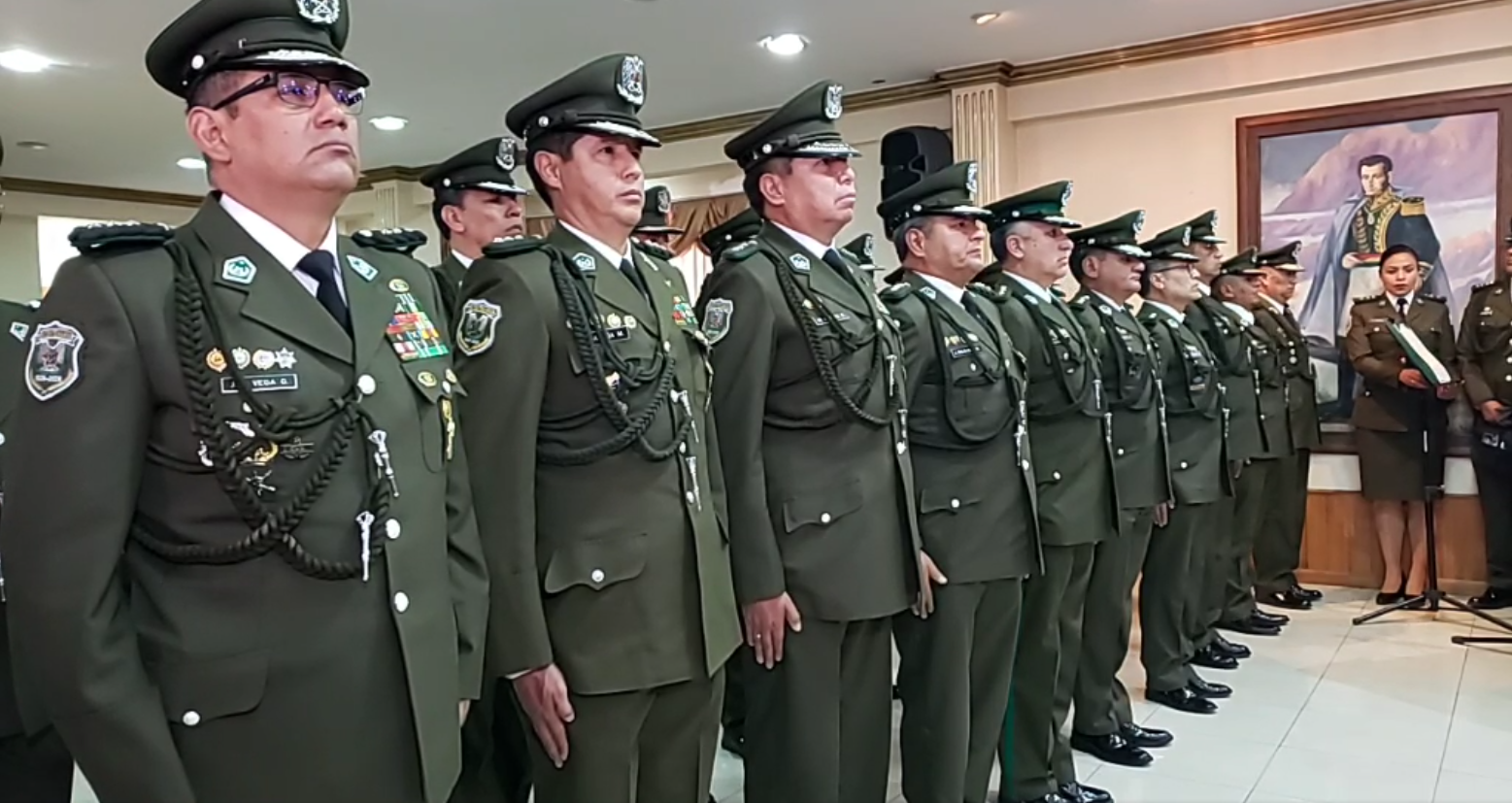 Nuevos jefes policiales posesionados este jueves en La Paz. Foto: Captura Policía Boliviana.