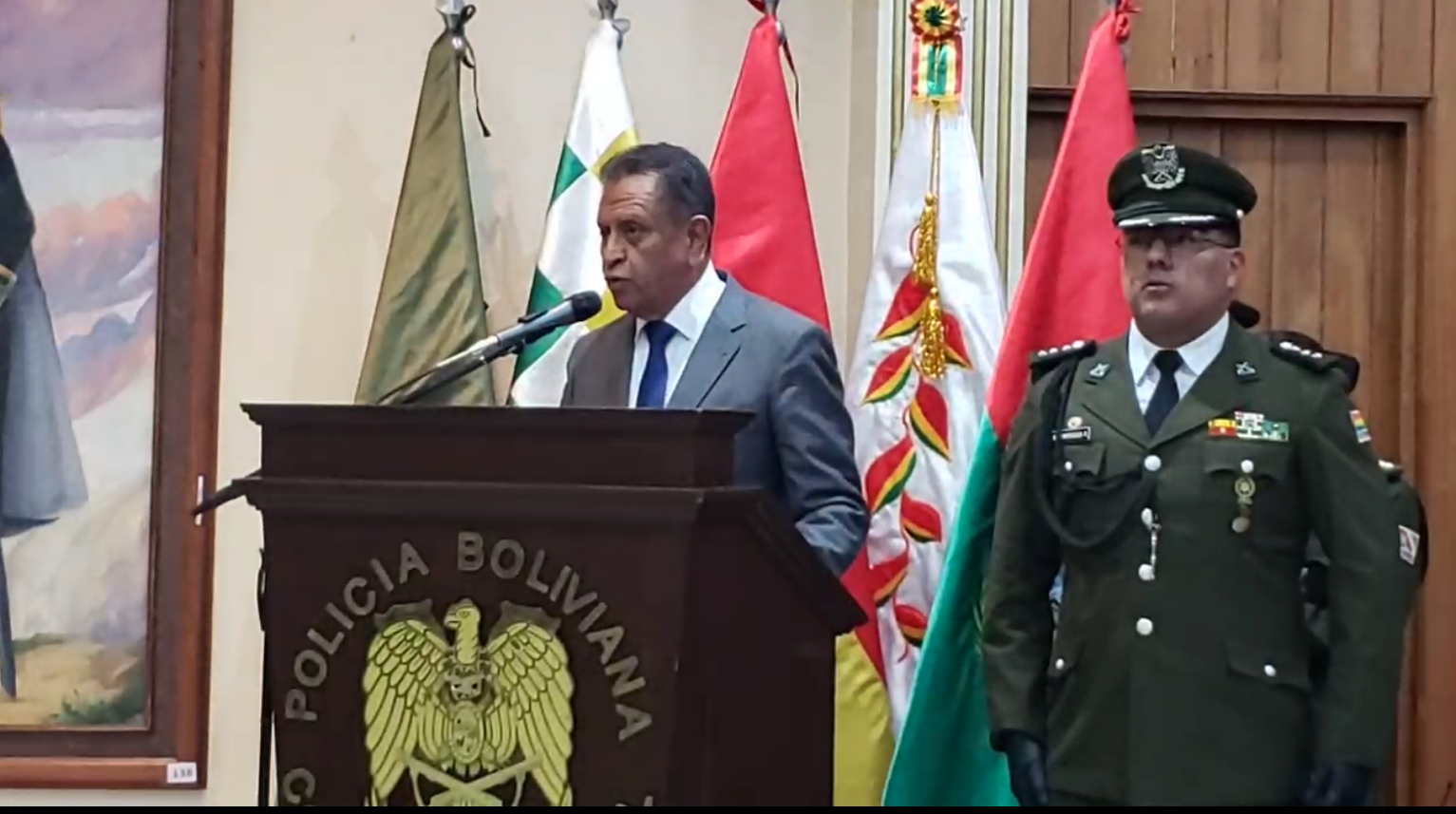 Ministro de Gobierno, Marco Antonio Oviedo, en acto de posesión de nuevo alto mando policial. Fotos: Captura Policía Boliviana.