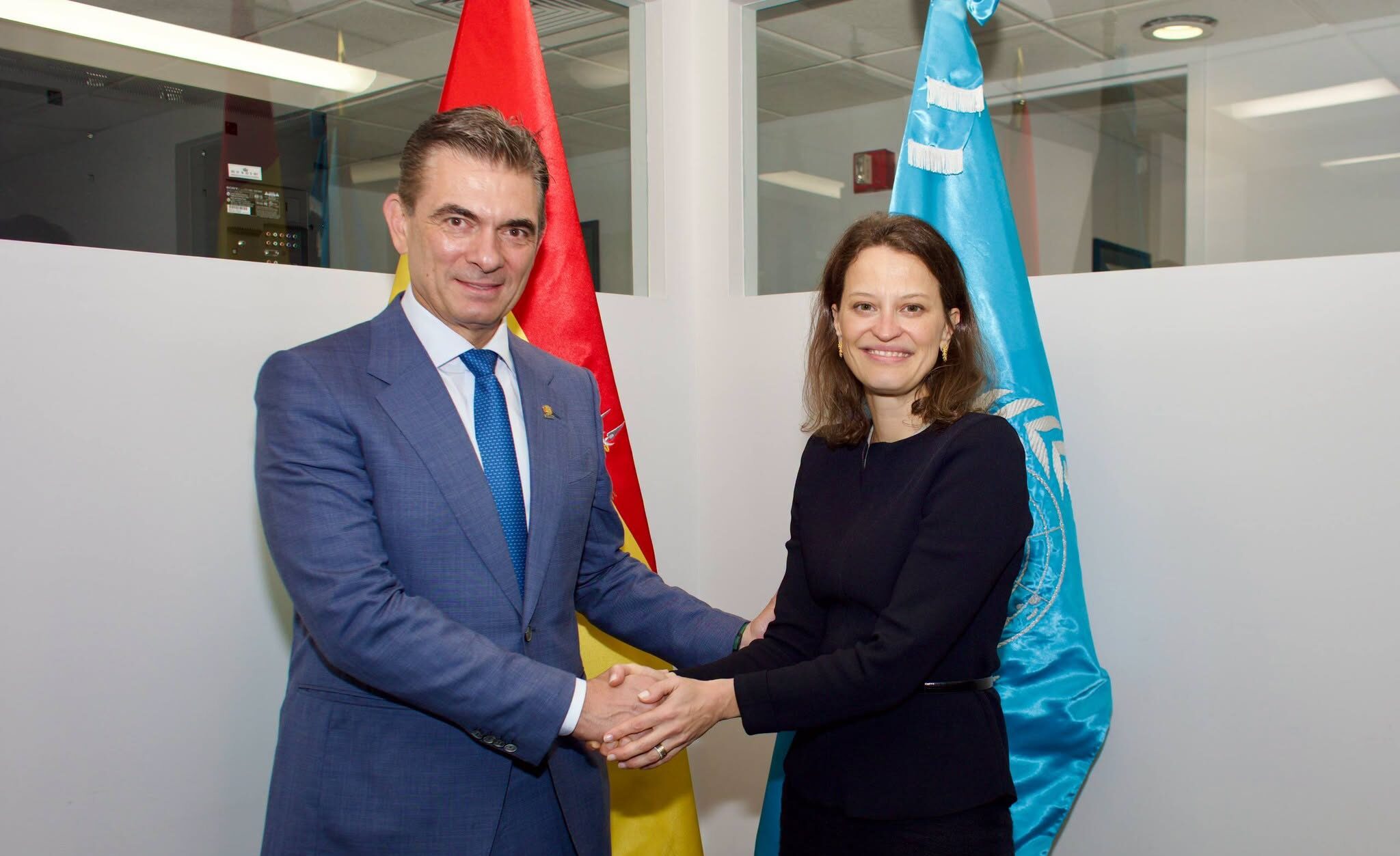 Reunión del presidente Rodrigo Paz con vicepresidenta del Banco Mundial para América Latina y el Caribe, Susana Cordeiro. Fotos: Oficina del Presidente.