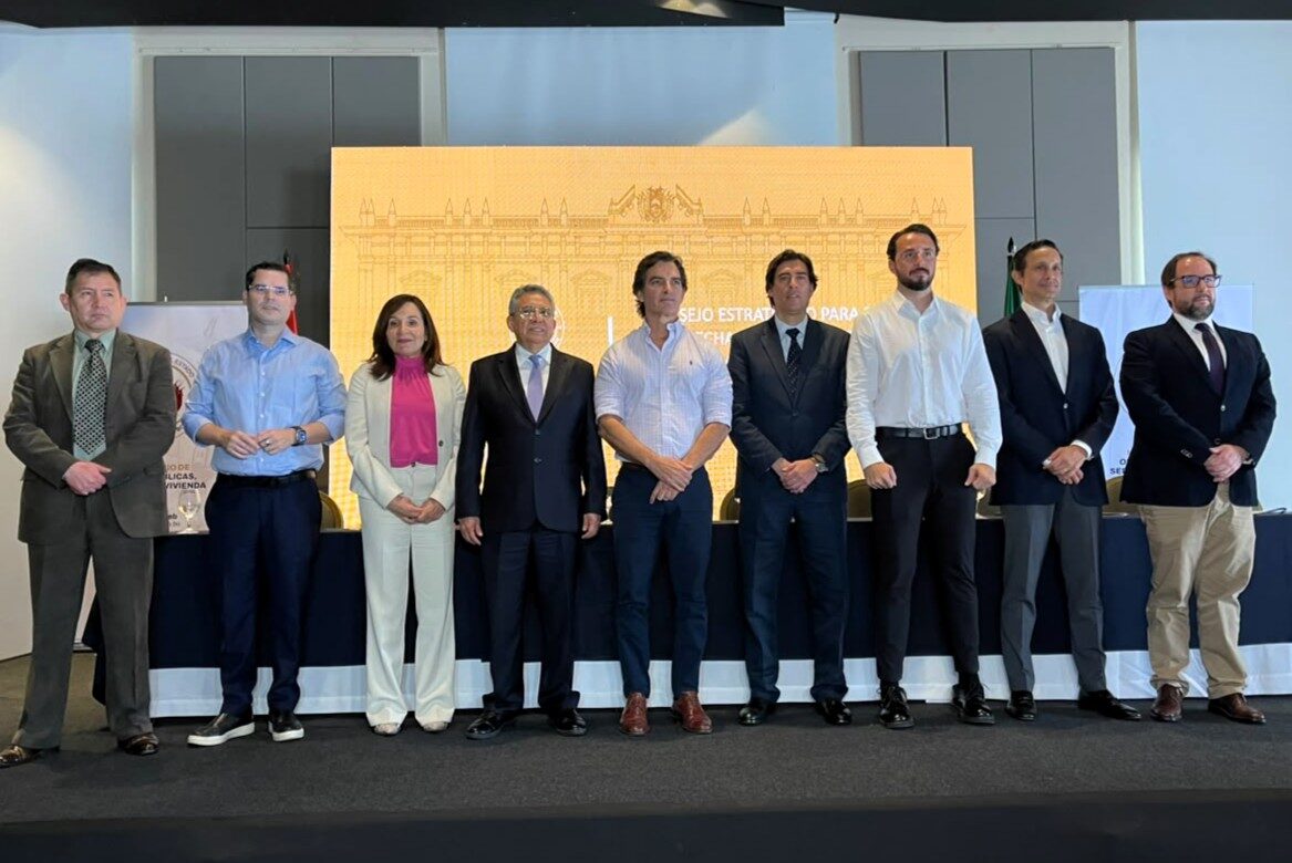 Primera reunión del Consejo Estratégico para el Aprovechamiento de Puerto Busch y de la Hidrovía Paraguay-Paraná en Santa Cruz. Fotos: MOPSV.