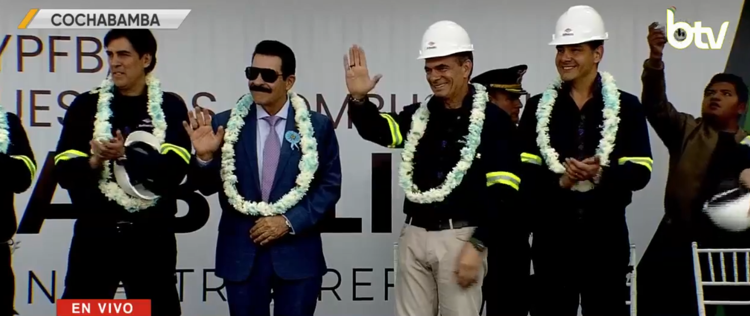 El presidente Rodrigo Paz en su llegada a la refinería Gualberto Villarroel. Foto: Captura Bolivia Tv.