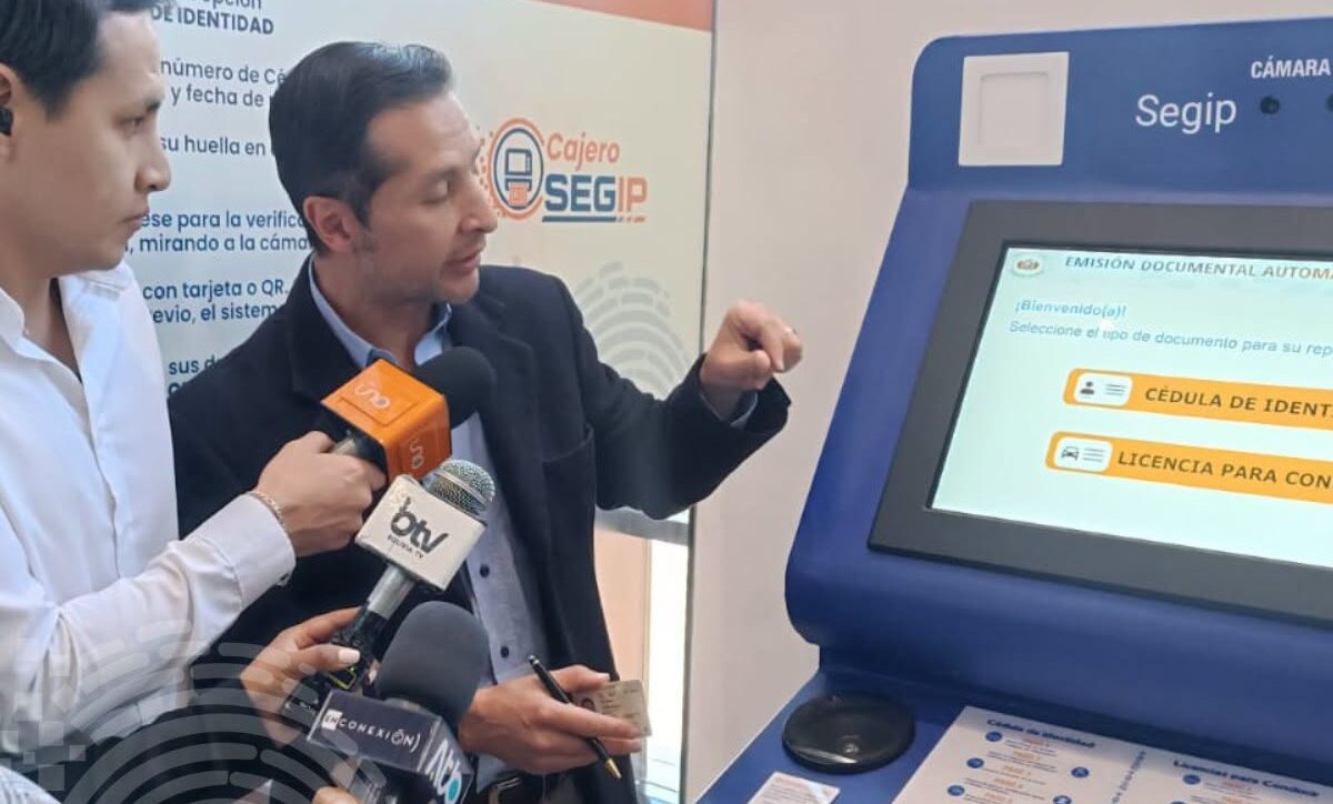 Segip inauguró este viernes el Cajero Segip en el aeropuerto Jorge Wilstermann. Fotos: Segip.