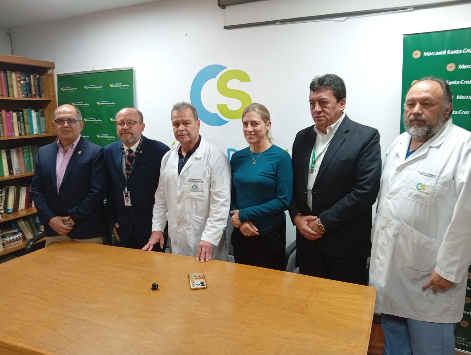 Especialistas realizan cirugías gratuitas de mano durante la campaña 37 del Programa Manitos, que se desarrolla en la Clínica del Sur, en La Paz.