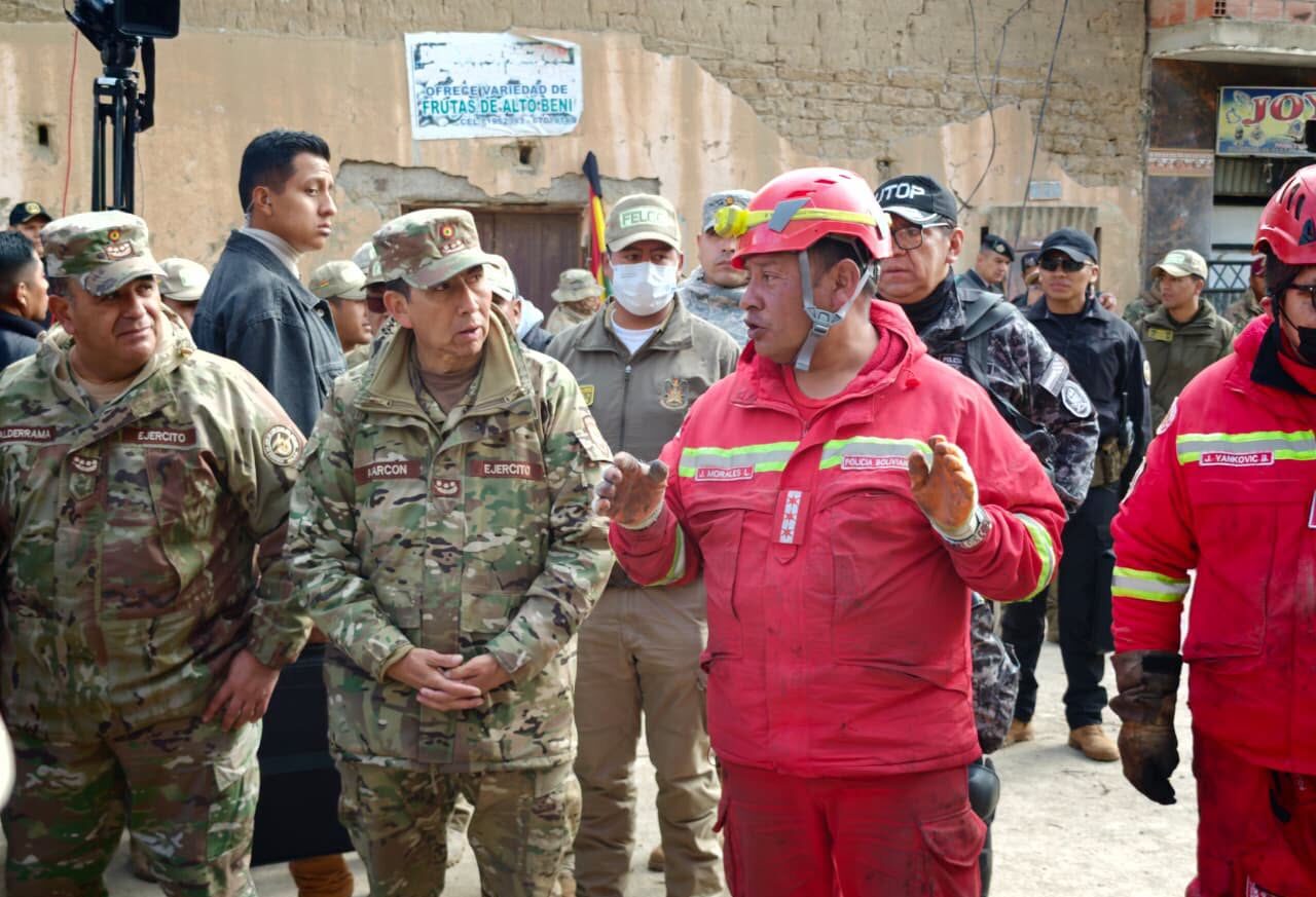 Militares en el Regimiento Bolívar durante la búsqueda de desaparecidos tras la tragedia ocurrida en Viacha. Foto: Ministerio de Defensa.