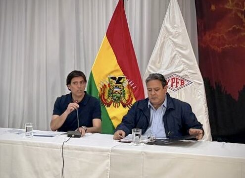 Conferencia de Prensa del Ministro Zamora en instalaciones de YPFB Santa Cruz.