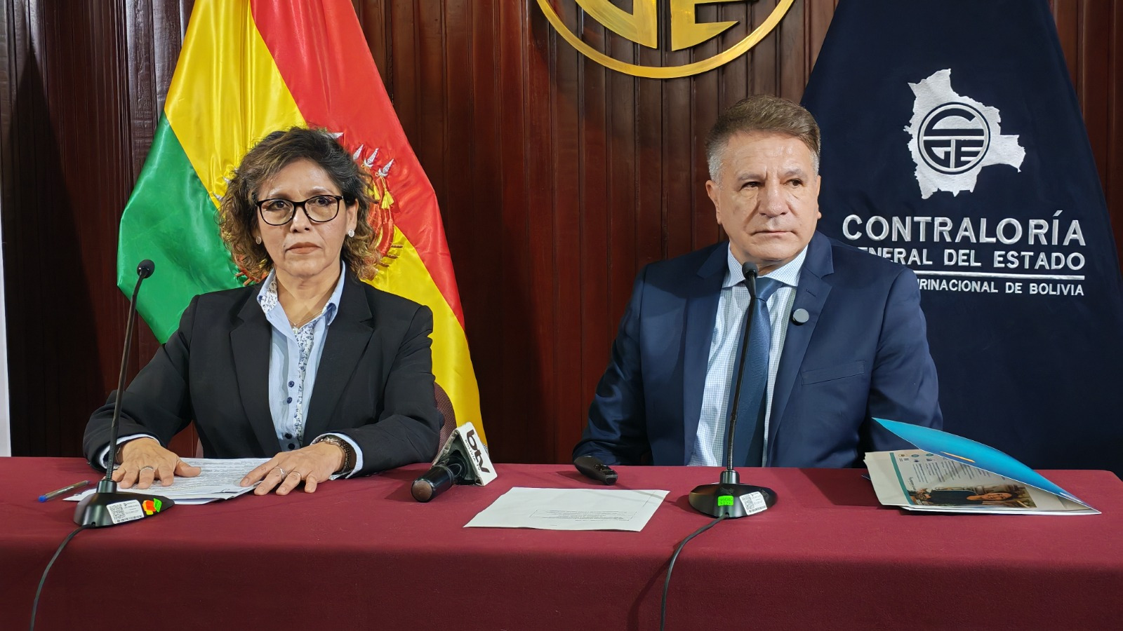 La Contralora General del Estado Interina , Sandra Quiroga Solano, y el Gerente General del Servicio de Impuestos Nacionales (SIN), Albar Derpic Linares.
