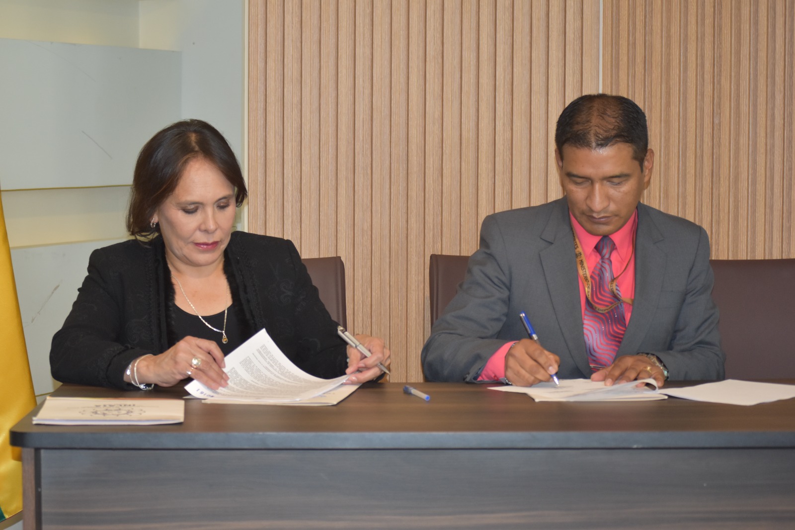 Firma del convenio entre el Ministerio de Salud e INLASA.