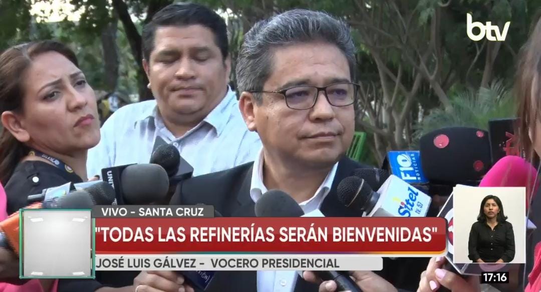 El vocero presidencial, José Luis Gálvez, ofrece una conferencia de prensa.