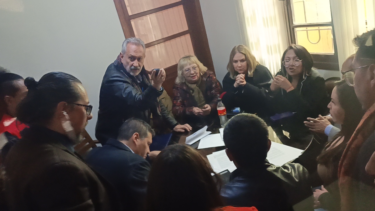 Concejales de La Paz y representantes del Ejecutivo Municipal durante la reunión.