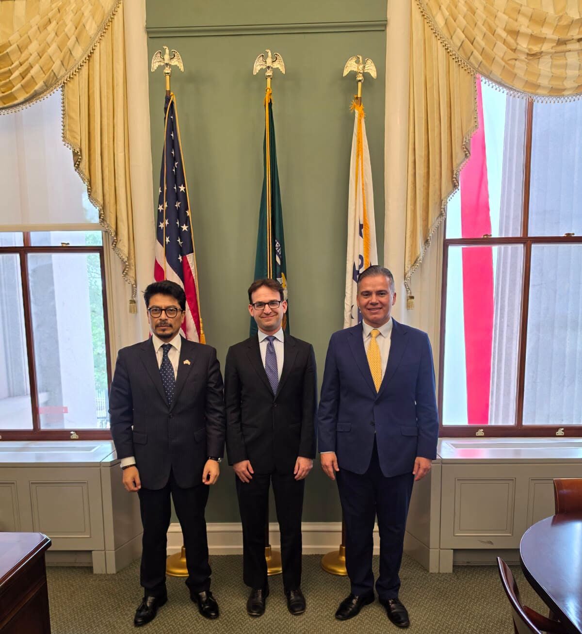 El ministro de Defensa, Ernesto Justiniano, junto al ministro de la Presidencia, Fernando Aramayo, cumplió una agenda de trabajo en Washington.