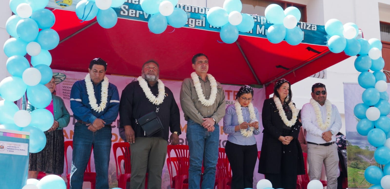 El ministro de Producción Sostenible, Medio Ambiente y Agua, Óscar Mario Justiniano, junto a la viceministra de Seguridad Hídrica, Agua, Saneamiento Básico y Riego, Viviana Mariscal.