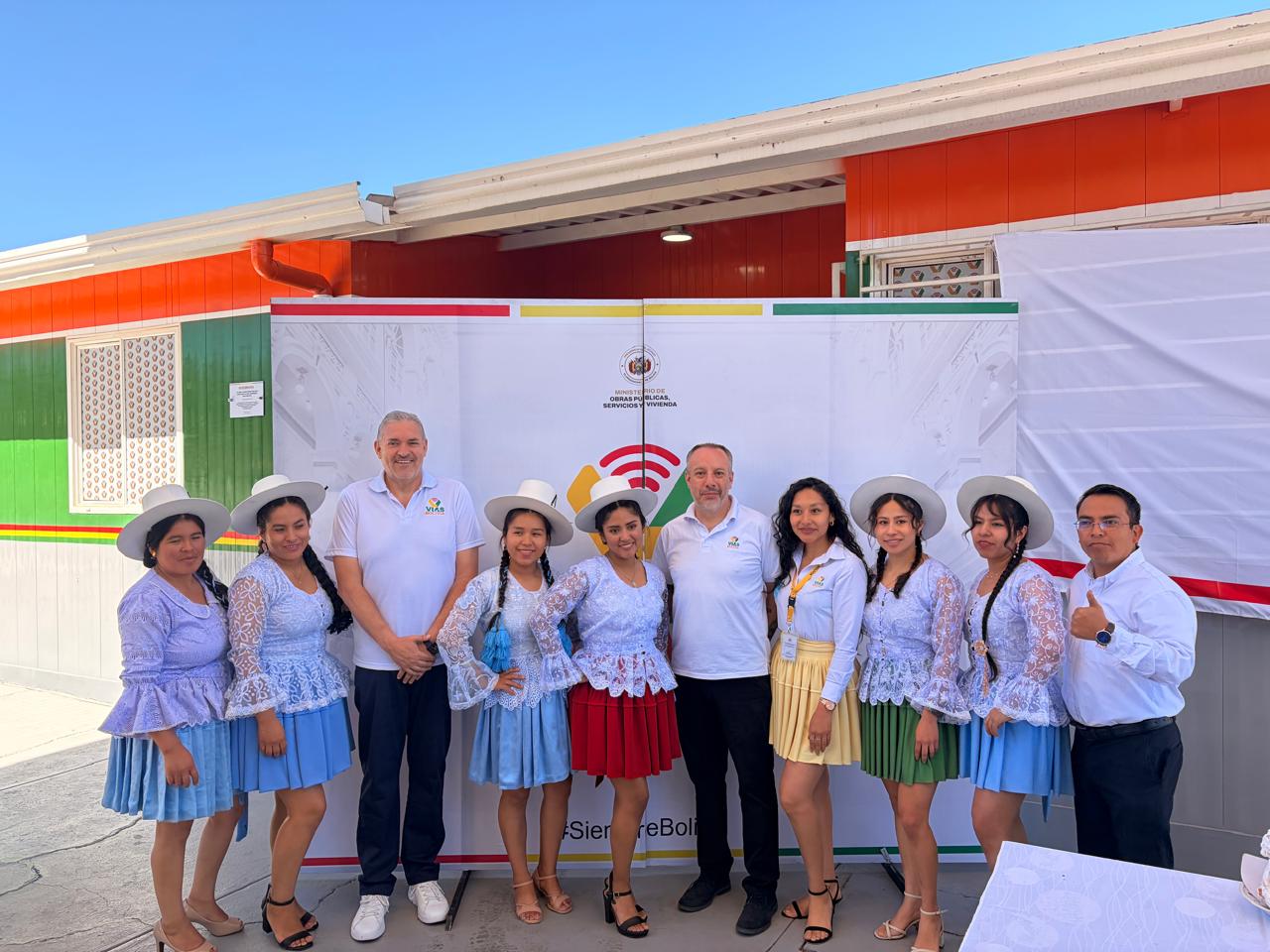 Acto de renovación de imagen de Vías Bolivia en Cochabamba. Fotos: Vías Bolivia.