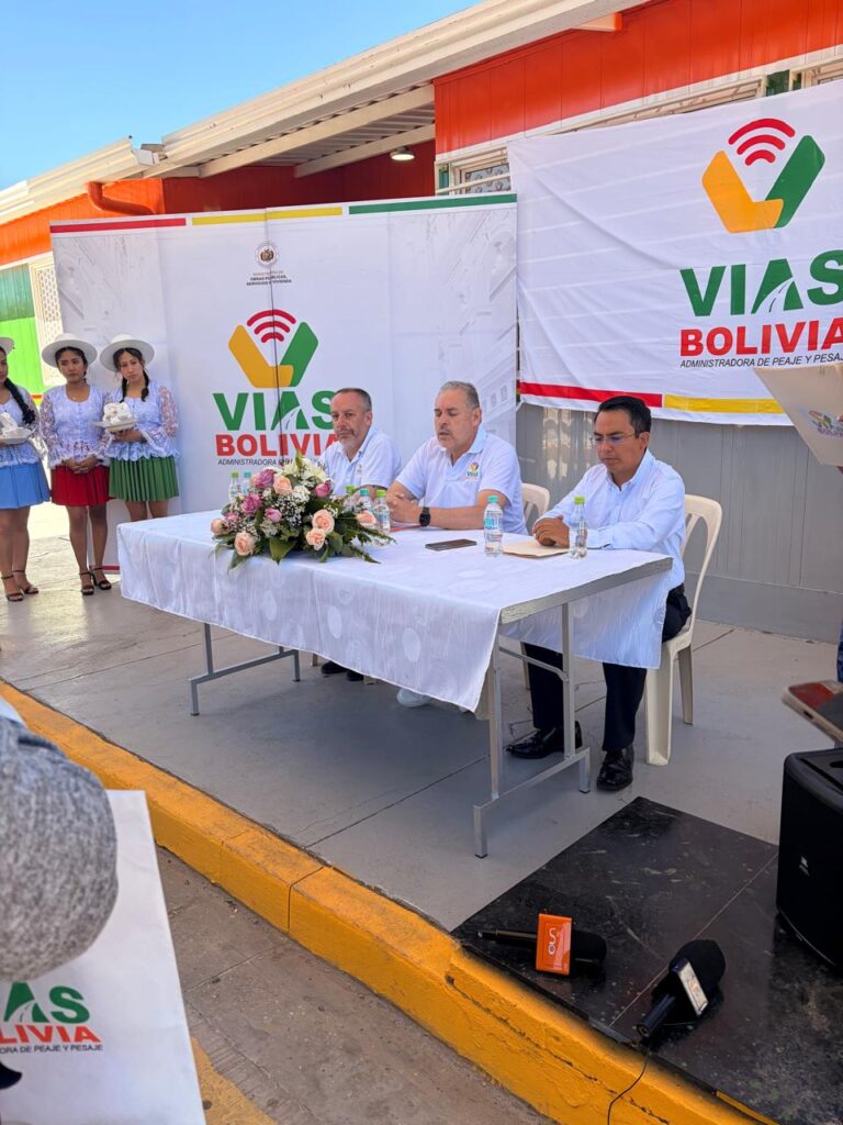 Acto de renovación de imagen de Vías Bolivia en Cochabamba. Fotos: Vías Bolivia.
