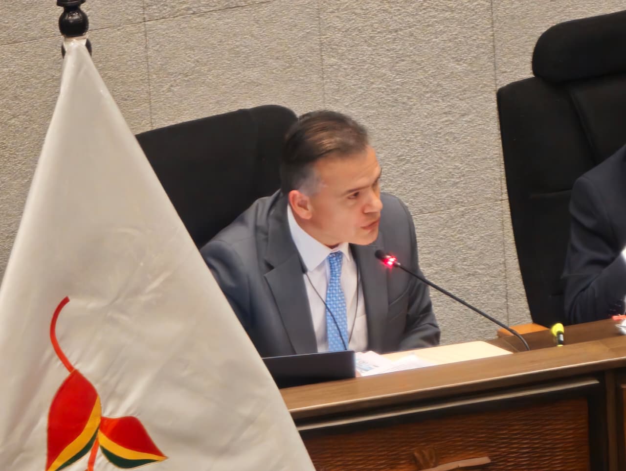 El ministro de Defensa, Ernesto Justiniano, durante su exposición ante los legisladores.