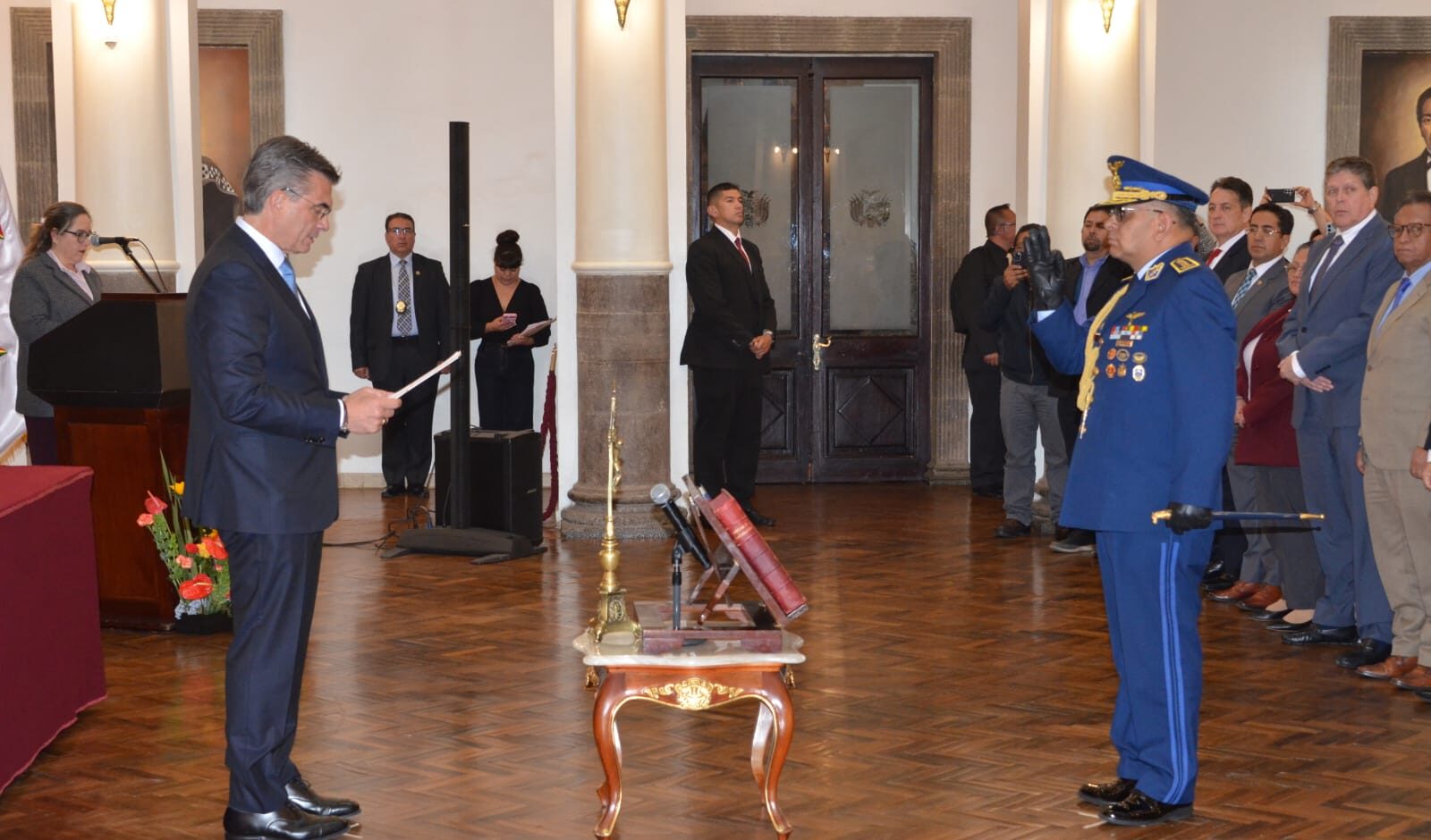 El presidente del Estado, Rodrigo Paz, posesionó al nuevo Secretario General Permanente del Consejo Supremo de Defensa del Estado Plurinacional (COSDEP).