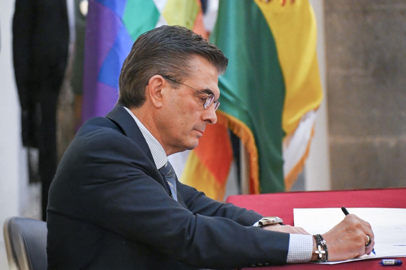 Presidente Rodrigo Paz promulga ley que facilita la continuidad de obras y fortalece la gestión de proyectos en municipios. Foto: Oficina del Presidente.