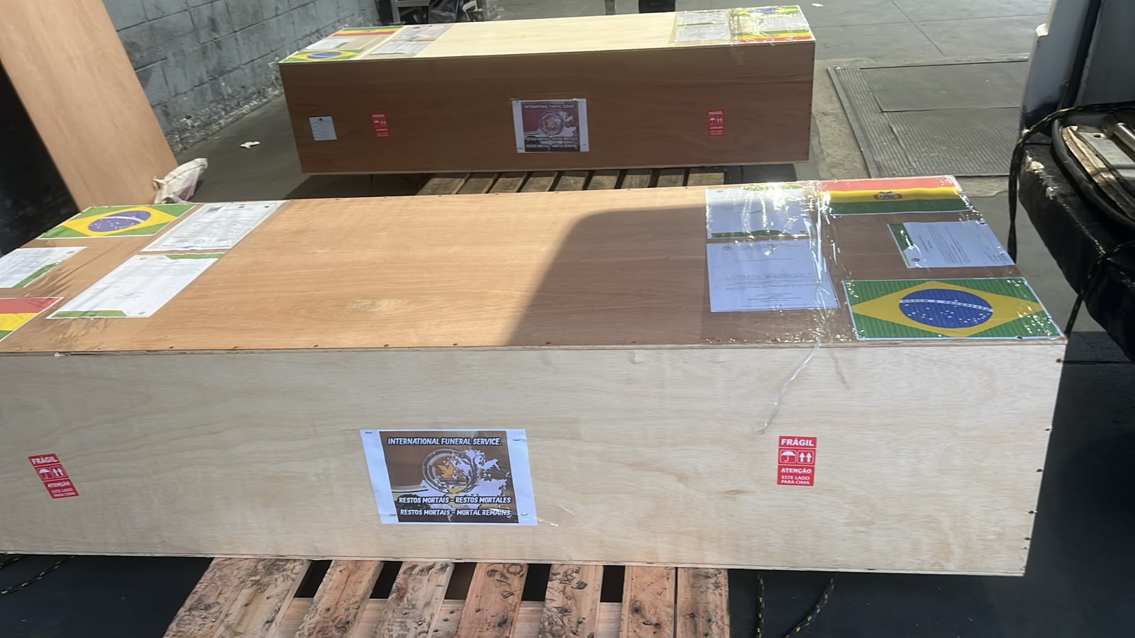 Repatriación de cuatro compatriotas desde Brasil en un vuelo solidario de BoA. Fotos: Cancillería del Estado.