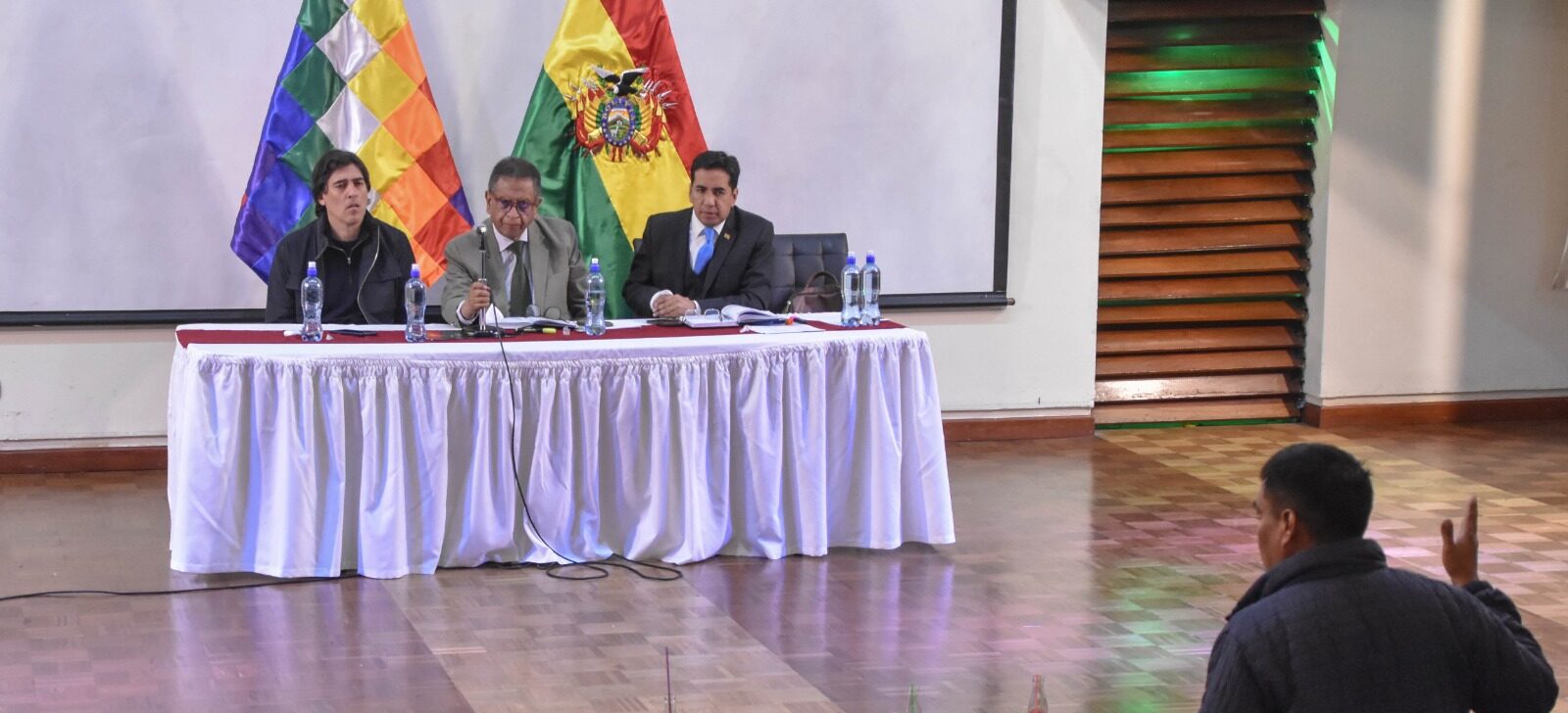 Autoridades del Gobierno y el transporte se reunieron en La Paz. Foto: MOPSV.