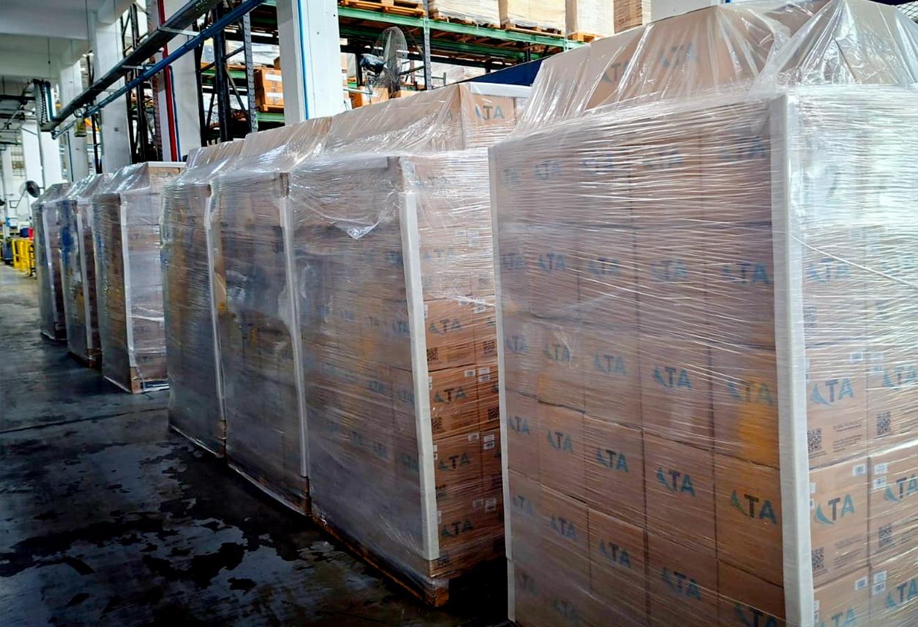 Los kits de conversión a GNV embalados para su traslado a Bolivia. Foto: MOPSV.