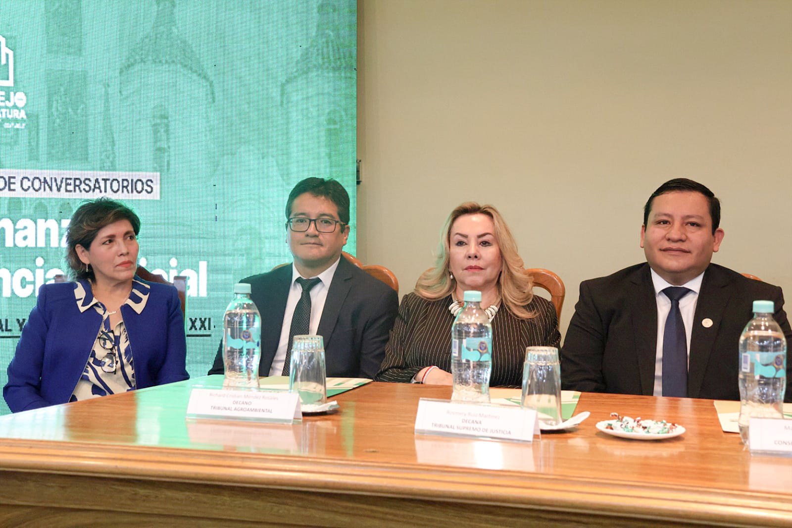 La contralora general del Estado interina, Sandra Quiroga Solano, se reúne con representantes de UNOPS.