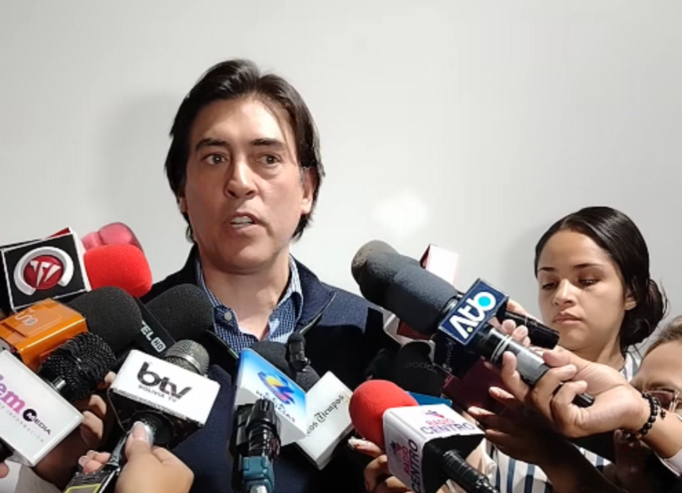 Ministro de Obras Públicas en contacto con la prensa de Cochabamba este jueves. Foto: Captura video RR.SS.