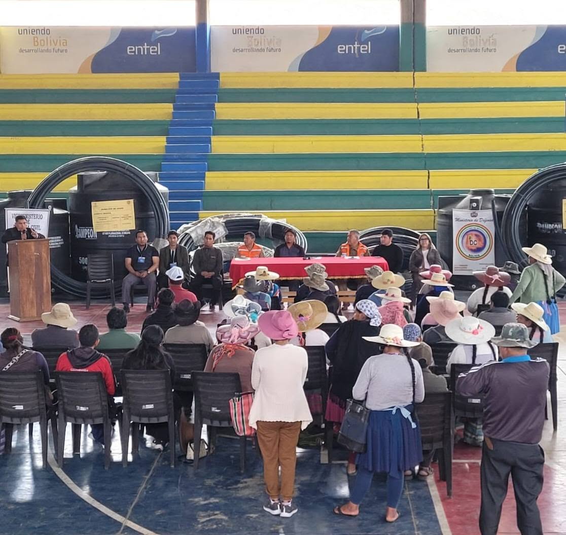 La ayuda humanitaria entregada a los pobladores de Arani. Foto: Defensa Civil