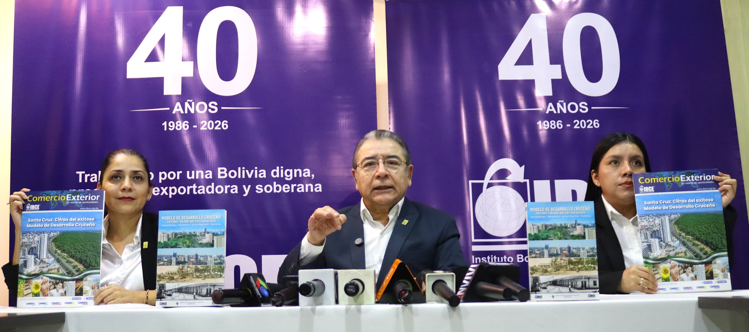 Ejecutivos del IBCE en conferencia de prensa. Foto: IBCE.
