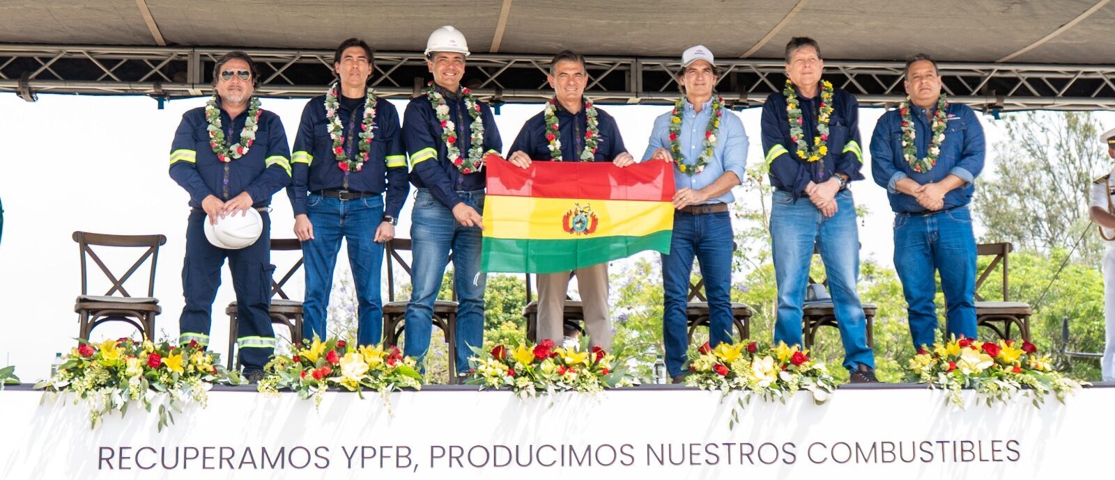 Autoridades del Gobierno relanzaron la producción de la refinería de Santa Cruz. Foto: YPFB.