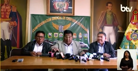 La dirigencia de los choferes en conferencia de prensa.