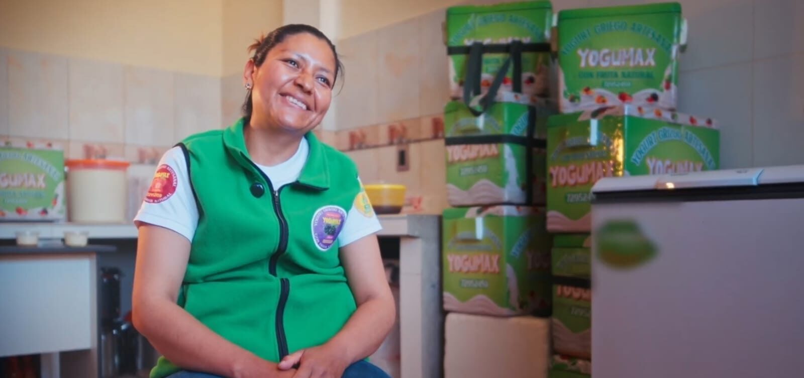 Mercedes Ortega Gutiérrez en ambientes de su emprendimiento en Sucre. Imagen: Captura BancoSol.