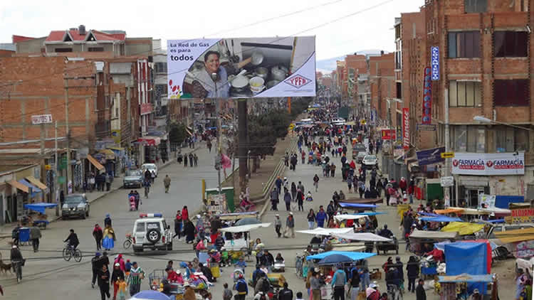 La población se apoderó de las calles alteñas.