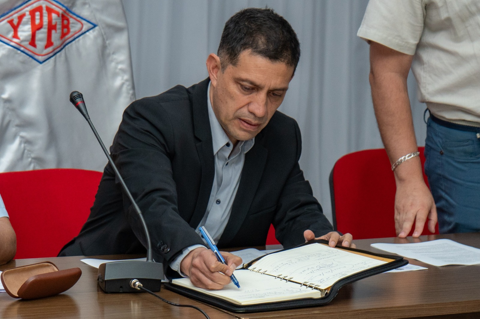 El vicepresidente Nacional de Operaciones de YPFB, Víctor Hugo Blacud. Foto: YPFB.