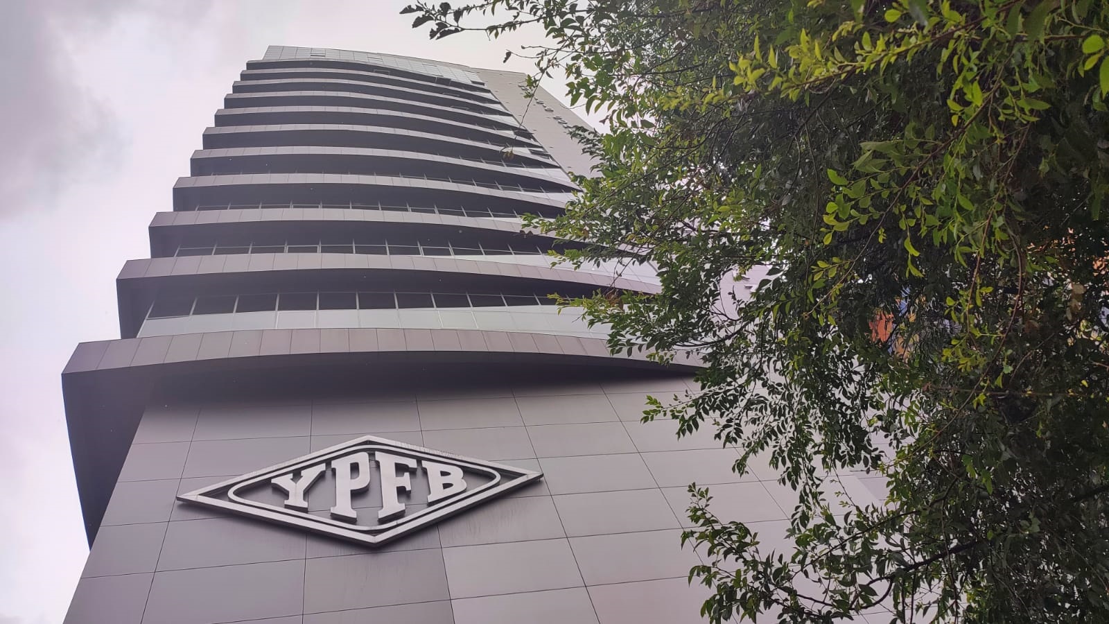 Edificio de la estatal petrolera. Foto: YPFB
