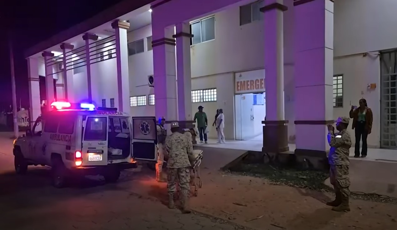 El centro de salud donde fue evacuada la mujer víctima de intento de feminicidio. Foto: captura video