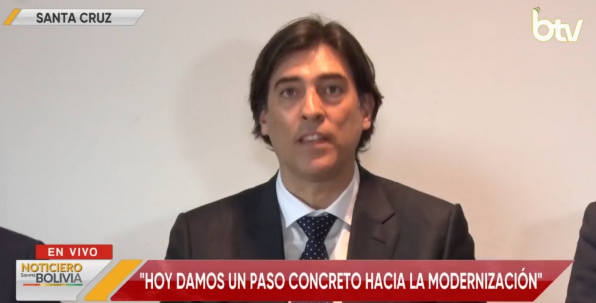 El ministro de Obras Públicas, Mauricio Zamora, en conferencia de prensa. Imagen: Captura Bolivia Tv.