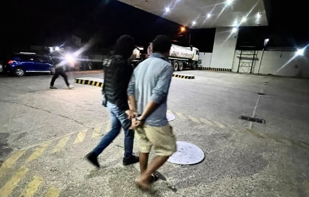 Uno de los hombres aprehendidos en el surtidor. Foto: ANH