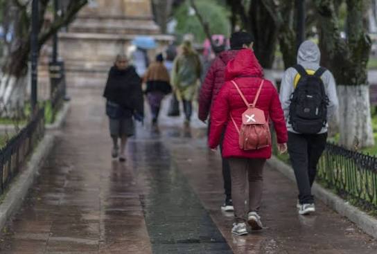 Ante el descenso de temperaturas, recomiendan tomar previsiones y utilizar ropa abrigada.