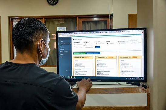 La plataforma ayuda con la emisión de fichas y reduce filas.