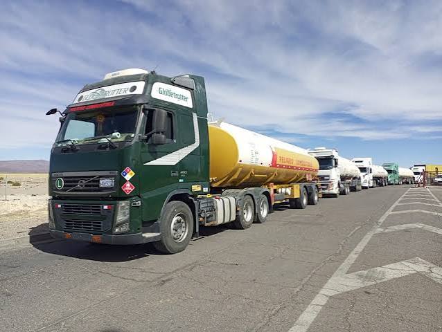 Camiones cisterna de combustibles. Foto: Archivo.