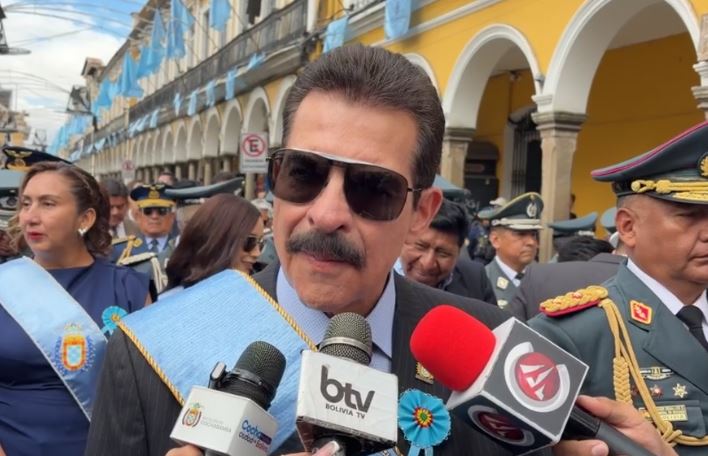 El alcalde de Cochabamba, Manfred Reyes Villa pidió ser firmes en la defensa de la institucionalidad democrática.