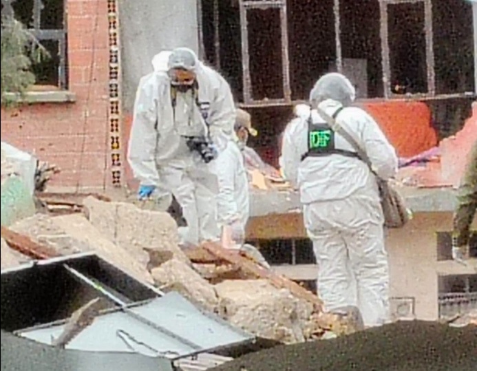 Peritos de IDIF en el lugar de las explosiones. Foto: FGE