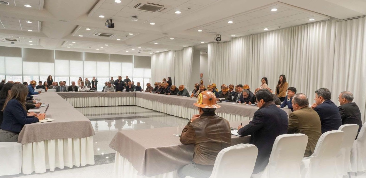 Encuentro entre el Gobierno y actores mineros. Foto: MMyM