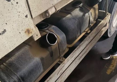 El vehículo tenía doble tanque, una modificación no permitida por la normativa vigente.
