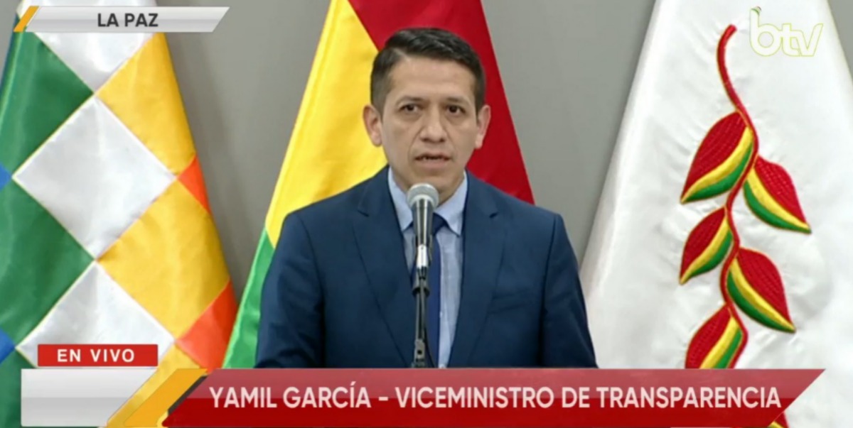 El viceministro de Transparencia, Seguridad Jurídica y Derechos Humanos, Yamil García, en conferencia de prensa. Imagen: Captura Bolivia Tv.
