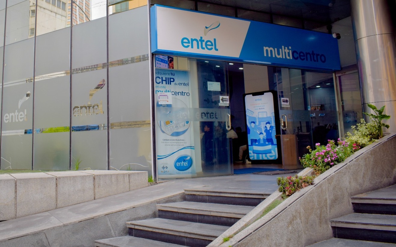 Frontis del edificio de Entel en la ciudad de La Paz. Foto: MOPSV.