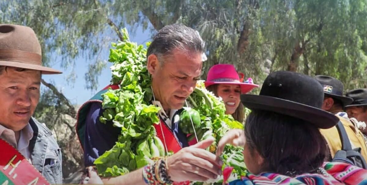El gobernador Luis Revilla en Sapahaqui. Foto: Gobernación de La Paz.