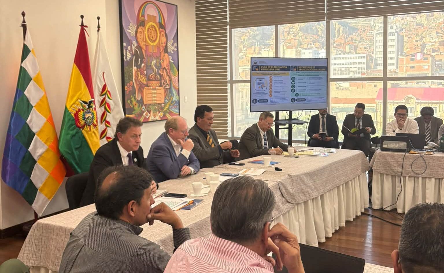 El viceministro Adrián Oliva encabeza el encuentro con equipos técnicos de las gobernaciones. Foto: Viceministerio de Autonomías.