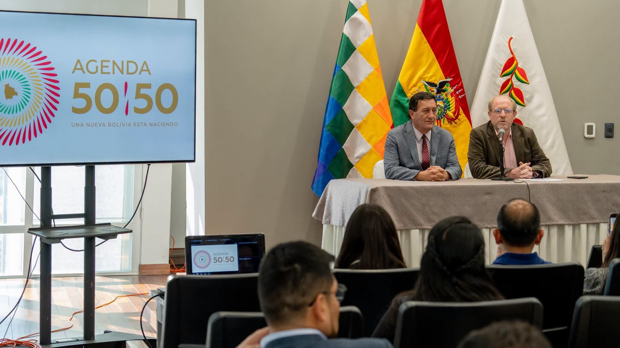 El viceministro Adrián Oliva destaca la Agenda 50/50. Foto: Ministerio de la Presidencia.