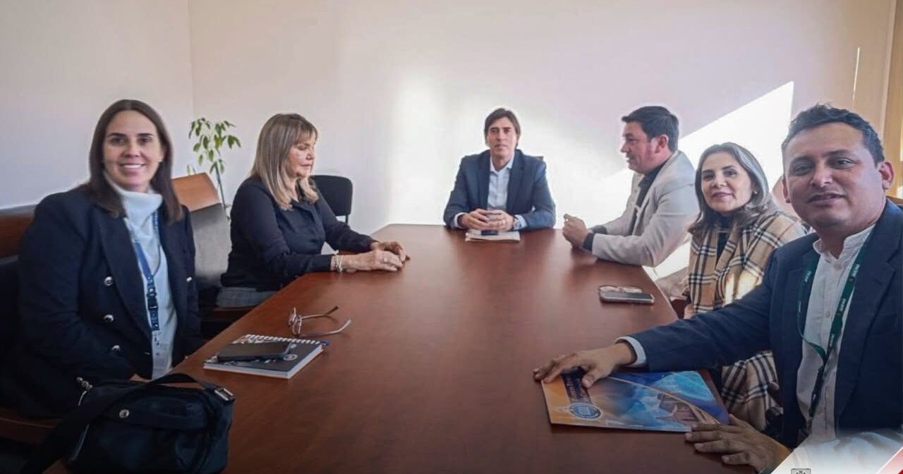 El ministro Mauricio Zamora junto a legisladores de Beni. Foto: Cámara de Diputados.